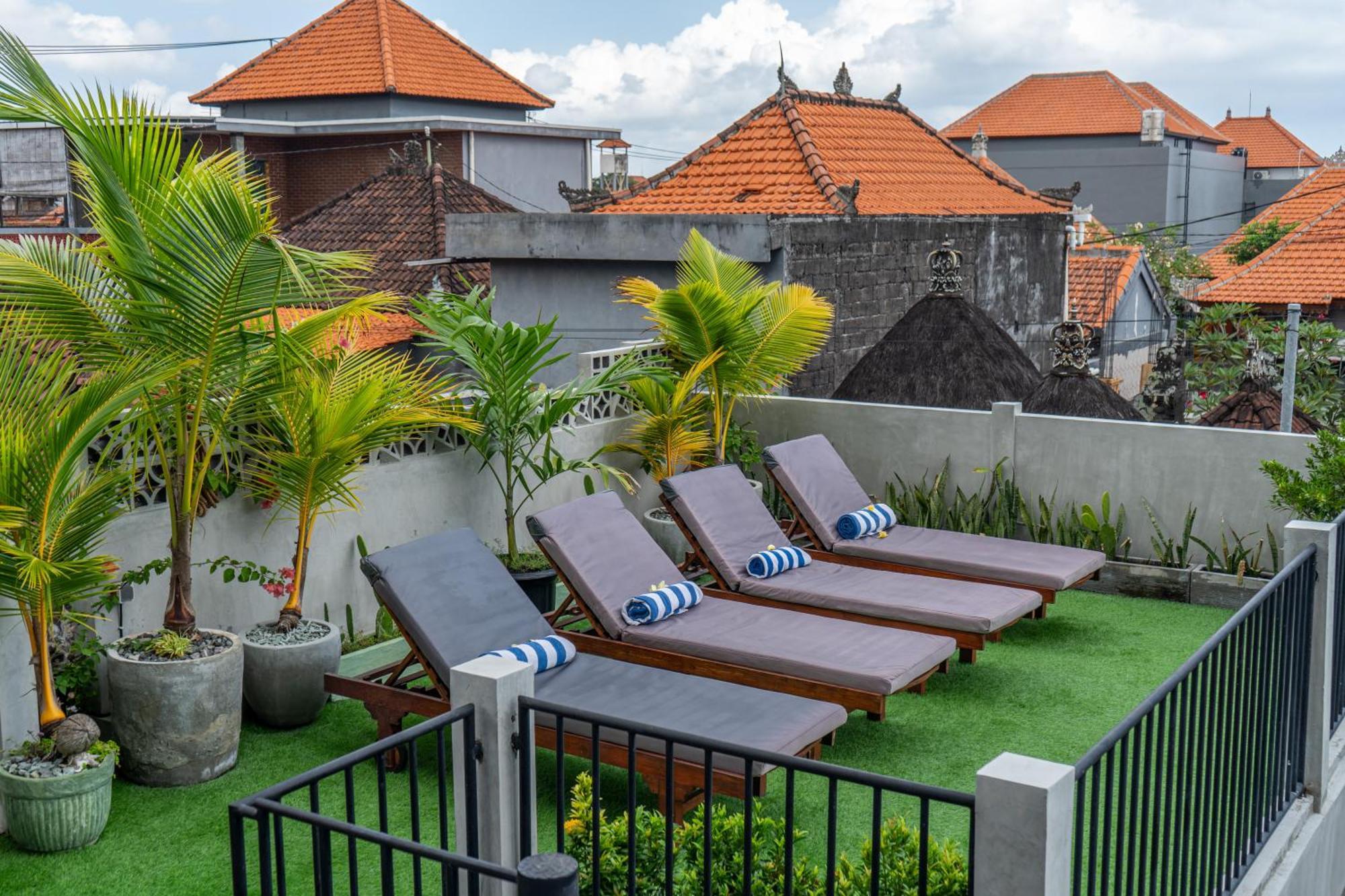 The Breeze Stay And Surf Canggu Eksteriør billede