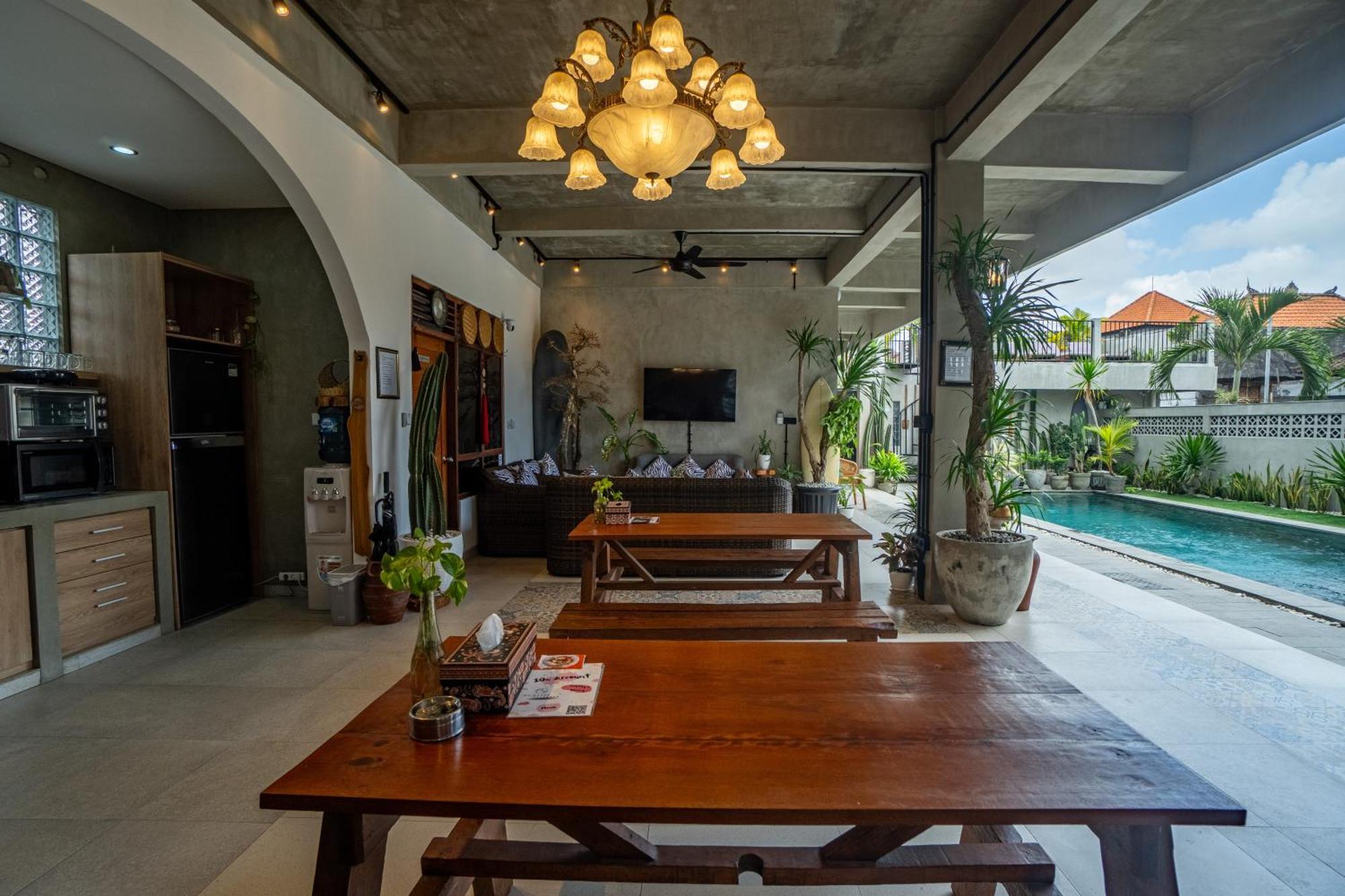 The Breeze Stay And Surf Canggu Eksteriør billede